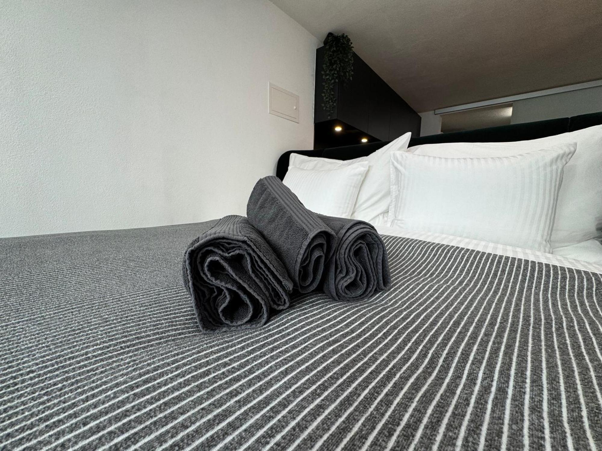 Appartement Au Rez-De-Chaussee En Vieille Ville De Porrentruy Bagian luar foto